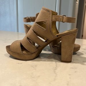 Neutral 4” heels
